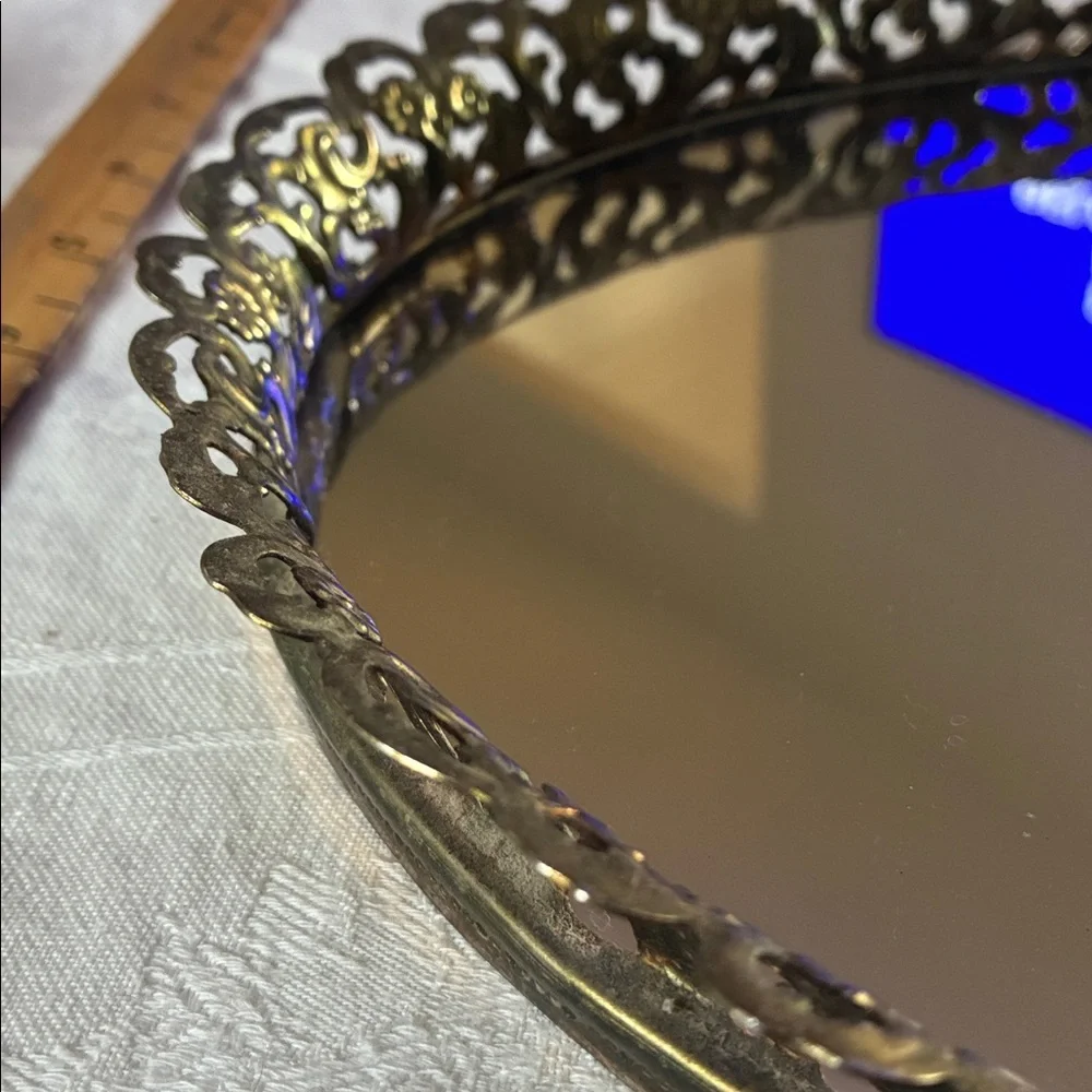 N/A mirrored vanity